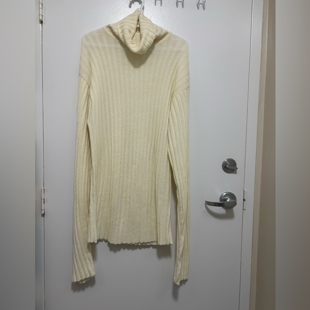 Vintage Marilyn Monroe esque turtle neck​